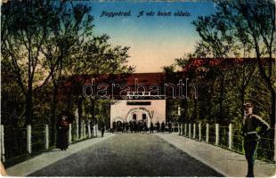 1917 Nagyvárad, Oradea; A vár keleti oldala, katonák / castle, K.u.K. soldiers (EB)