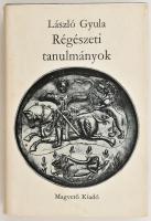 László Gyula: Régészeti tanulmányok. Bp., 1977, Magvető. Kiadói egészvászon kötés, kiadói kissé sérült papír védőborítóval.