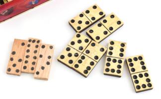 Csont dominókészlet 6 cm méret, 42 csont + 3 db fa