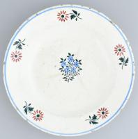 Antik kézzel festett népi fajansz tányér, jelzett: Apátfalva, kopott, sérült, d: 31 cm