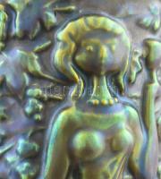 Zsolnay szüretelő pohár, eozin mázas porcelánfajansz, 20. század közepe. Jelzett, kis hibával és haj...