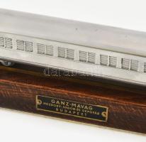 Ganz-Mávag. Mozdony-, Vagon és Gépgyár Budapest. Alumínium, fa talapzaton, 2db, egyik jelzett, h: 25...