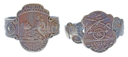 ~1914. Két darab első világháborús gyűrű, egyik a 307. Honvéd Gyalogezred sapkajelvényének képével, másik tüzérségi motívummal és 1914-es évszámmal (gyűrű belső oldalán Ag fémjel) T:2