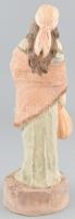 Jelzés nélkül: Olasz mandolinos lány, kézzel festett terrakotta, kopásokkal, m: 33,5 cm