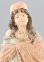 Jelzés nélkül: Olasz mandolinos lány, kézzel festett terrakotta, kopásokkal, m: 33,5 cm