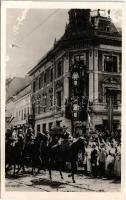 1940 Nagyvárad, Oradea; bevonulás / entry of the Hungarian troops + "1940 Nagyvárad visszatért" So. Stpl. (ragasztónyom / glue marks)