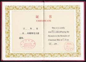 1999 Mao Ce-tung mauzóleumának (Peking, Kína) emlékfüzete, magyar látogató részére / Chairman Maos Mausoleum (Beijing, China) visitors commemorative booklet
