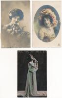 31 db RÉGI motívum képeslap vegyes minőségben: hölgyek / 31 pre-1945 motive postcards in mixed quali...