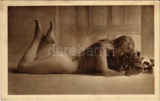 Erotikus meztelen hölgy / Erotic nude lady. Kilophot 30018. Phot. A. Cobé
