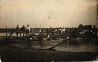 1920 Győr, hidász katonák hajóhíd építése közben. photo (fa)