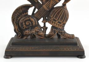 Bronz zsebóra tartó állvány antik hatású díszítéssel. Egy régi zsebórával (nem működik) 19x14 cm