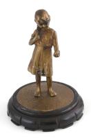 Golyózó lány. bronz szobor, fa talapzaton 14 cm
