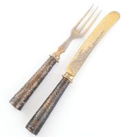 12 személyes süteményes villa és kés készlet. ezüstözött cizellált nyéllel 12 cm, monogramos, szép á...