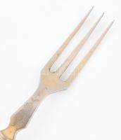 12 személyes süteményes villa és kés készlet. ezüstözött cizellált nyéllel 12 cm, monogramos, szép á...