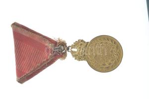 1917. "Károly Bronz Katonai Érdemérem a katonai érdemkereszt szalagján" aranyozott bronz k...