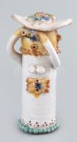 Jelzés nélkül: Távcsőves nő. Mázas kerámia figura. Kézzel festett, 16 cm