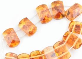 Borostyán jellegű nyakláncok elszakadva