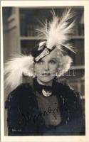 Alpár Gitta (1917-ig Klopfer Regina) magyar nemzetiségű, izraelita vallású színésznő, koloratúrszoprán hangú opera és operett énekesnő. Édesapja Klopfer Ignác, a Dohány utcai zsinagóga kántora, karnagya + aláírás