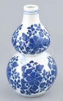 Kínai váza, porcelán, mázalatti kobaltkék virágdíszítménnyel, jelzett, hibátlan, m: 18 cm