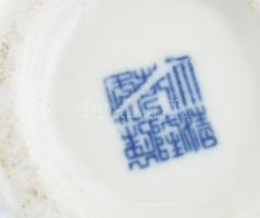 Kínai váza, porcelán, mázalatti kobaltkék virágdíszítménnyel, jelzett, hibátlan, m: 18 cm