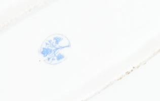 Ungvár virágmintás sültes tál, kézzel festett porcelán, 19, sz. második fele, korának megfelelő kopá...