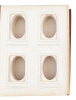 Antik, XIX. sz. végi fotóalbum, dombornyomott, historizáló ornamentikával díszített bőrkötésben, ara...