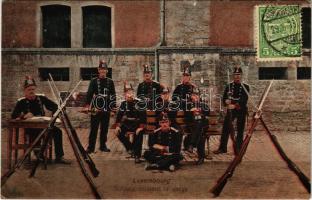 1913 Luxembourg, Soldats montant la garde / Luxemburgi katonák őrt állnak fegyverekkel. TCV card