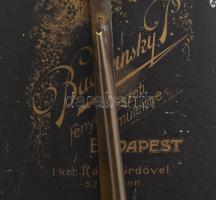 2 db historizáló, üvegezett réz képkeret, 1900 körüli keményhátú fotókkal, látható méret: 20x9x5 cm