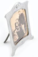 Kitámasztható, szecessziós üvegezett fém képkeret, régi fotóval, látható méret: 13,2x9,5 cm