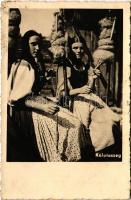 Kalotaszeg, Tara Calatei; fonó lányok / spinning girls, folklore (fa)