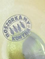 Boszorkánykonyha uránzöld üveg kehely. Etikettel jelzett, kis kopásnyommal, m: 20 cm