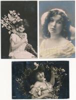 5 db RÉGI romantikus képeslap vegyes minőségben: hölgyek / 5 pre-1945 romantic postcards in mixed quality: ladies