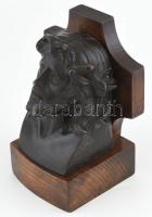 Jelzés nélkül: Krisztus. Ón, fára applikálva, 1910-20 körül. m: 17 cm