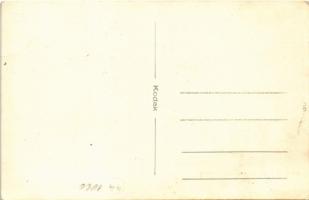 Budapest (?), fodrászat, Hajfesték minden színben és tartós hullám. photo (EK)