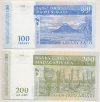 Madagaszkár 2004. 100A / 500Fr + 200A / 1000Fr T:I Madagascar 2004. 100 Ariary / 500 Francs + 200 Ariary / 1000 Francs C:UNC Krause P#86, P#87