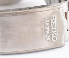 Seiko automata karóra dátum funkcióval, szép kockás számlappal, fém szíjjal, jó állapotban d: 34 mm
