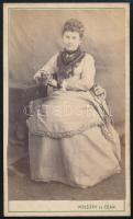 cca 1890 Elegáns hölgy, Galánta, Wolszky műterme vizitkártya