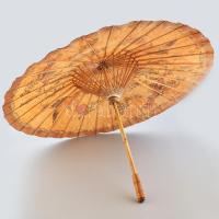 Japán napernyő, fa, papír, kézzel festett mintával, az ernyőn kis sérüléssel, h: 62 cm