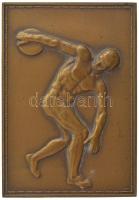 1932. egyoldalas bronz emlékplakett diszkoszvető ábrázolással, hátoldalán Első találkozásunk emlékére 1932. okt. 9. Vecsési Sport Club gravírozással, Huguenin gyártói jelzéssel (50x71mm) T:1-
