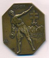 1922. Gyakorló Főgimnázium bronz sportplakett. Szign.: RK (41x49mm) T:2