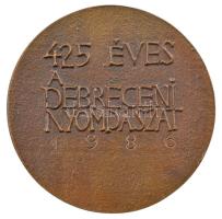 Ligeti Erika (1934-2004) 1986. "425 éves a debreceni nyomdászat" kétoldalas, öntött bronz ...