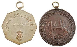 1926. "Tatabányai Sport Club / Jó szerencsét!" ezüstözött bronz díjérem füllel (38x38mm) +...