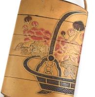 Inro Japán övre akasztható tároló eszköz. Faragott, lakkozott fa, kopott, rögzítése egy necukéval. F...