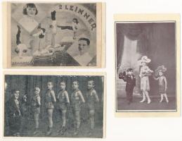 3 db régi motívum képeslap cirkuszi akrobatákkal (kartonra kasírozott képek) / 3 pre-1945 motive postcards of circus acrobats