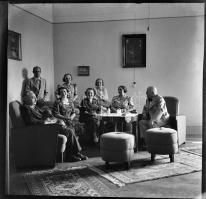 Régi lakásbelsők, bútorok, 8 db fotónegatív, 6×6 cm