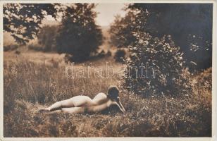 cca 1920 Siesta, akt fotó, foto: Juszthy, feliratozva, 9x14 cm