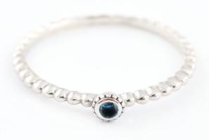 14k fehérarany kisujj gyűrű, kék gyémánttal. brilliáns csiszolás, m: 48, 0,76 g