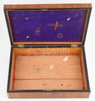 Nagyméretű fadoboz. sérülésekkel, 30x43x10cm