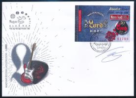 2022 Rock klasszikusok FDC-n 01709 piros sorszámmal, a tervező, Petényi Tibor Zsolt aláírásával. Külön rendelésre készült. Nagyon ritka!!!