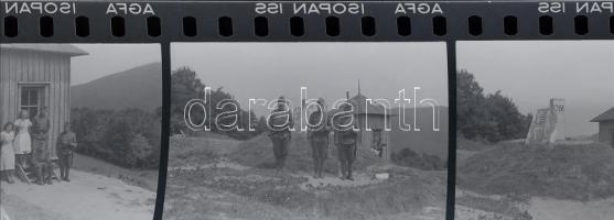 Magyarország határa II. világháborús katonákkal, őrházzal, címerrel, 6 db negatív kocka kisfilmen
